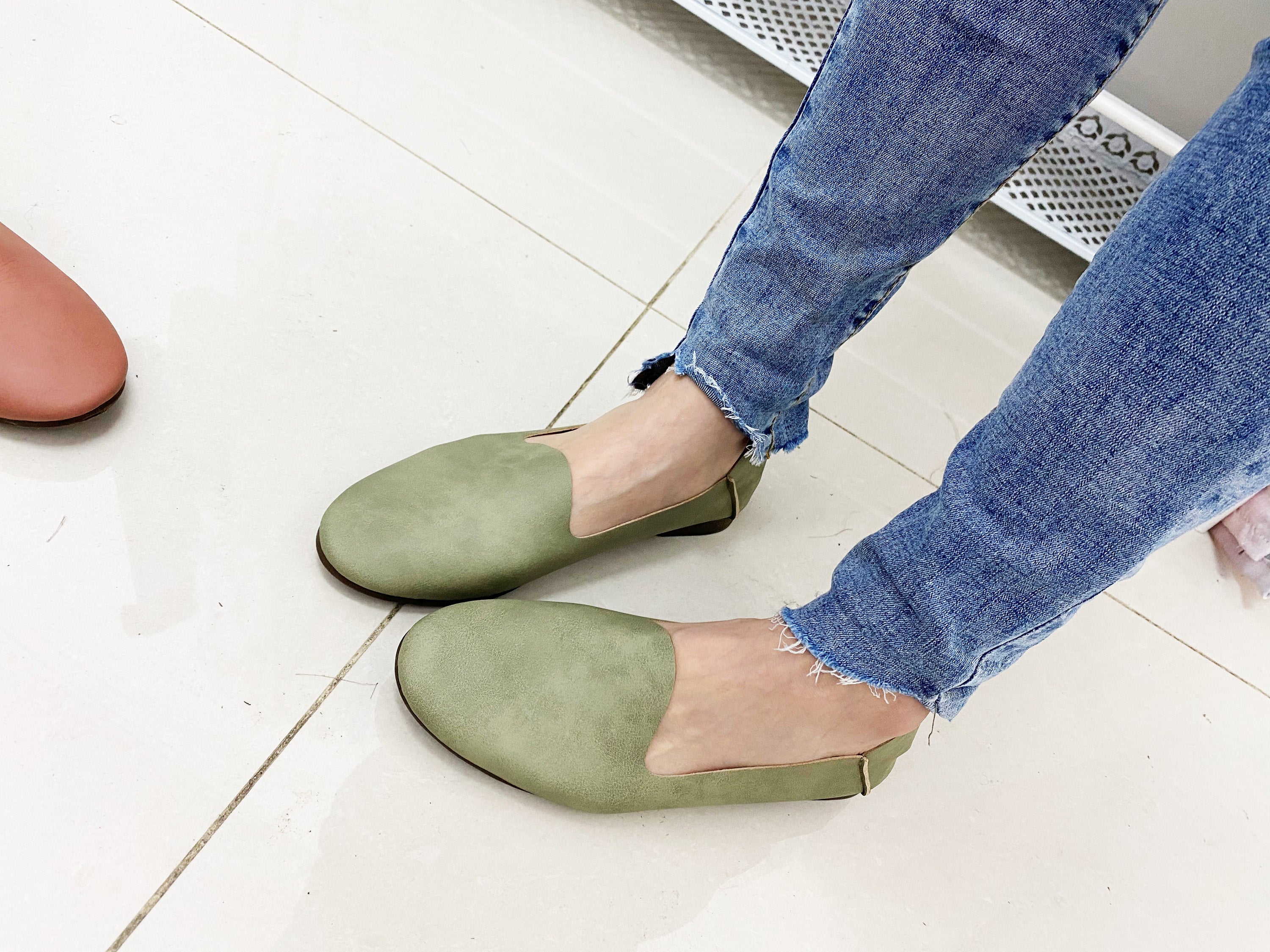 2 Ways Flats Shoes (Japan), 偉豐鞋 WELL SHOE HK, Sandal, Slippers, Classic Slippers, Casual Sandals, Flip Flops, Made in Thailand, Non Slip Shoes, Leather shoes, Home Slippers, Cotton Slippers, Linen Slippers, Boots, Japan Boots, Labor Boots, Japan Labor Boots, Rain Boots, Toe Cap Rain Boots, 凉鞋, 拖鞋, 經典拖鞋, 休閒涼鞋, 人字拖, 泰國製造, 防滑鞋, 皮鞋, 家居拖鞋, 棉拖鞋, 麻拖鞋, 靴子, 日本靴, 勞動靴, 日本勞動靴, 雨靴, 帶帽雨靴, Wellshoe