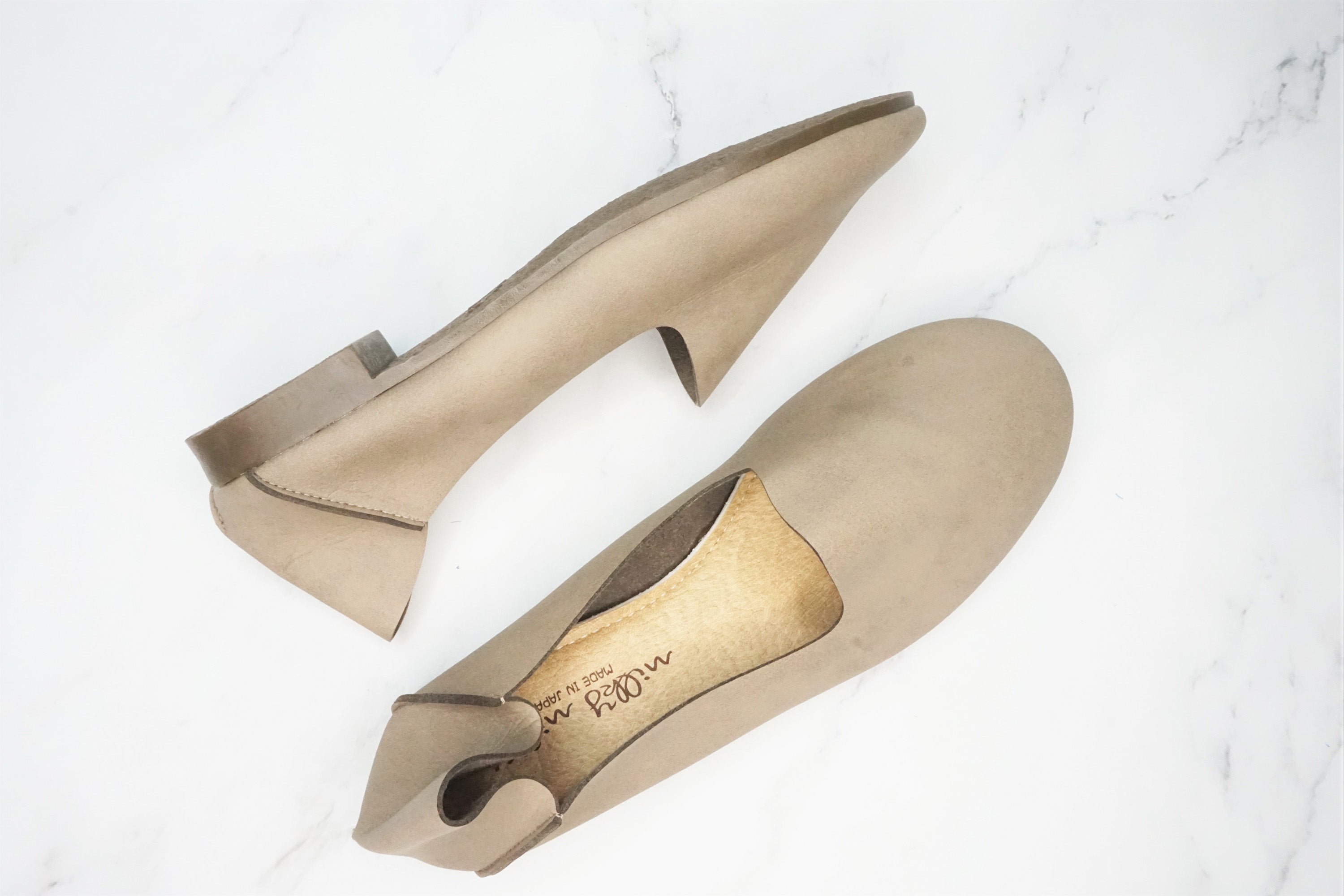 2 Ways Flats Shoes (Japan), 偉豐鞋 WELL SHOE HK, Sandal, Slippers, Classic Slippers, Casual Sandals, Flip Flops, Made in Thailand, Non Slip Shoes, Leather shoes, Home Slippers, Cotton Slippers, Linen Slippers, Boots, Japan Boots, Labor Boots, Japan Labor Boots, Rain Boots, Toe Cap Rain Boots, 凉鞋, 拖鞋, 經典拖鞋, 休閒涼鞋, 人字拖, 泰國製造, 防滑鞋, 皮鞋, 家居拖鞋, 棉拖鞋, 麻拖鞋, 靴子, 日本靴, 勞動靴, 日本勞動靴, 雨靴, 帶帽雨靴, Wellshoe