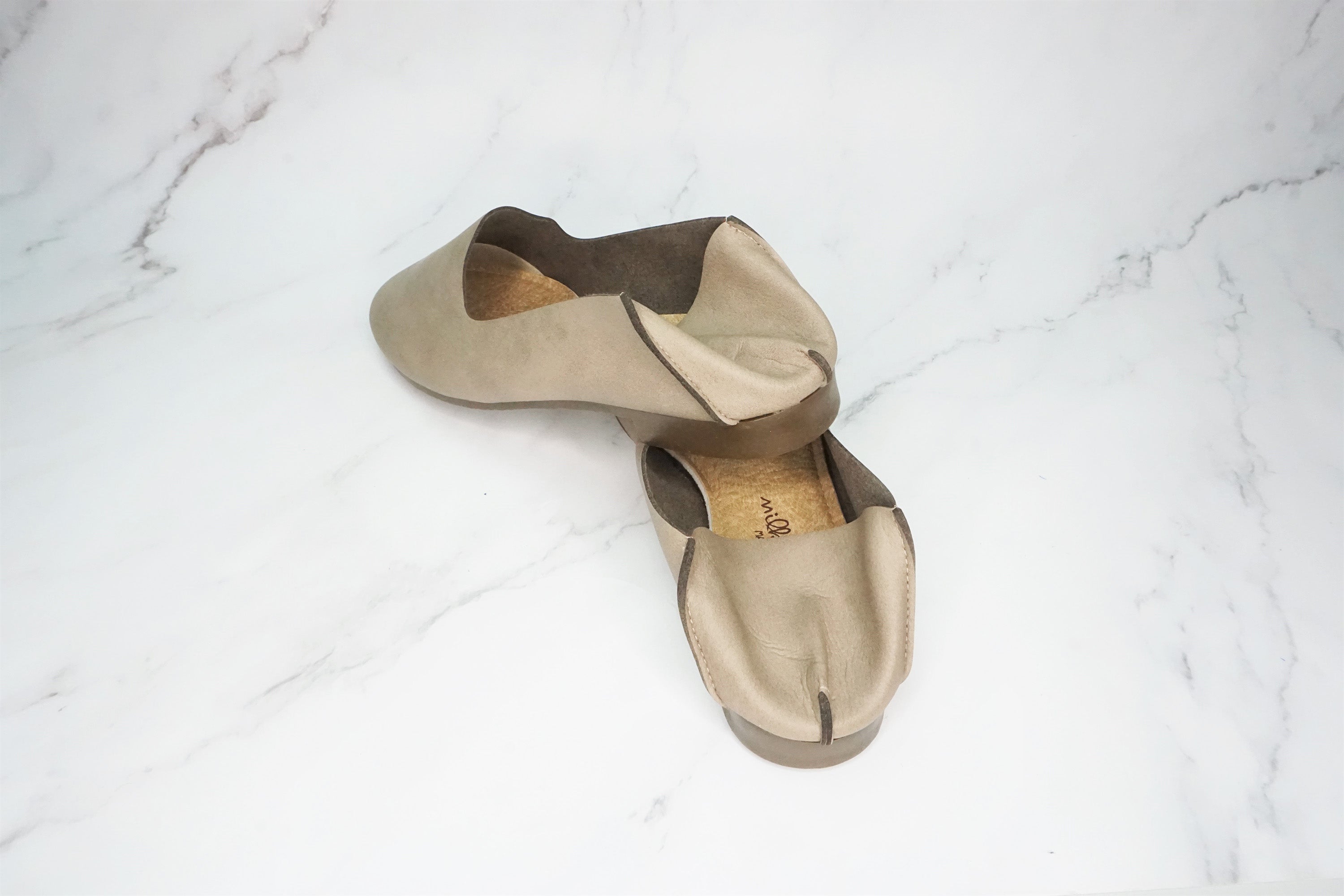 2 Ways Flats Shoes (Japan), 偉豐鞋 WELL SHOE HK, Sandal, Slippers, Classic Slippers, Casual Sandals, Flip Flops, Made in Thailand, Non Slip Shoes, Leather shoes, Home Slippers, Cotton Slippers, Linen Slippers, Boots, Japan Boots, Labor Boots, Japan Labor Boots, Rain Boots, Toe Cap Rain Boots, 凉鞋, 拖鞋, 經典拖鞋, 休閒涼鞋, 人字拖, 泰國製造, 防滑鞋, 皮鞋, 家居拖鞋, 棉拖鞋, 麻拖鞋, 靴子, 日本靴, 勞動靴, 日本勞動靴, 雨靴, 帶帽雨靴, Wellshoe