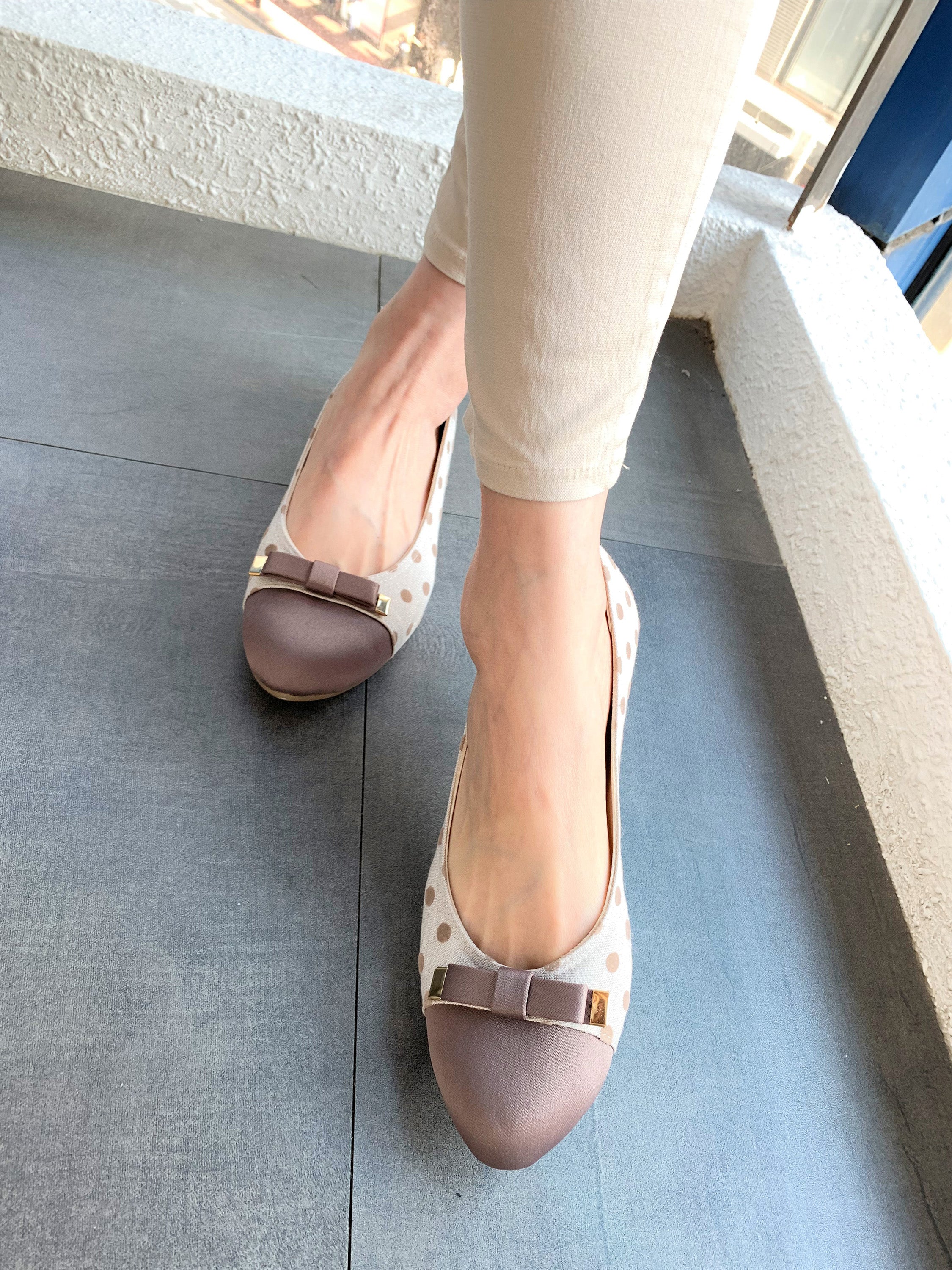 Japan Fashion Dots Pattern Flats with Bow (Soft Soles), 偉豐鞋 WELL SHOE HK, Sandal, Slippers, Classic Slippers, Casual Sandals, Flip Flops, Made in Thailand, Non Slip Shoes, Leather shoes, Home Slippers, Cotton Slippers, Linen Slippers, Boots, Japan Boots, Labor Boots, Japan Labor Boots, Rain Boots, Toe Cap Rain Boots, 凉鞋, 拖鞋, 經典拖鞋, 休閒涼鞋, 人字拖, 泰國製造, 防滑鞋, 皮鞋, 家居拖鞋, 棉拖鞋, 麻拖鞋, 靴子, 日本靴, 勞動靴, 日本勞動靴, 雨靴, 帶帽雨靴, Wellshoe