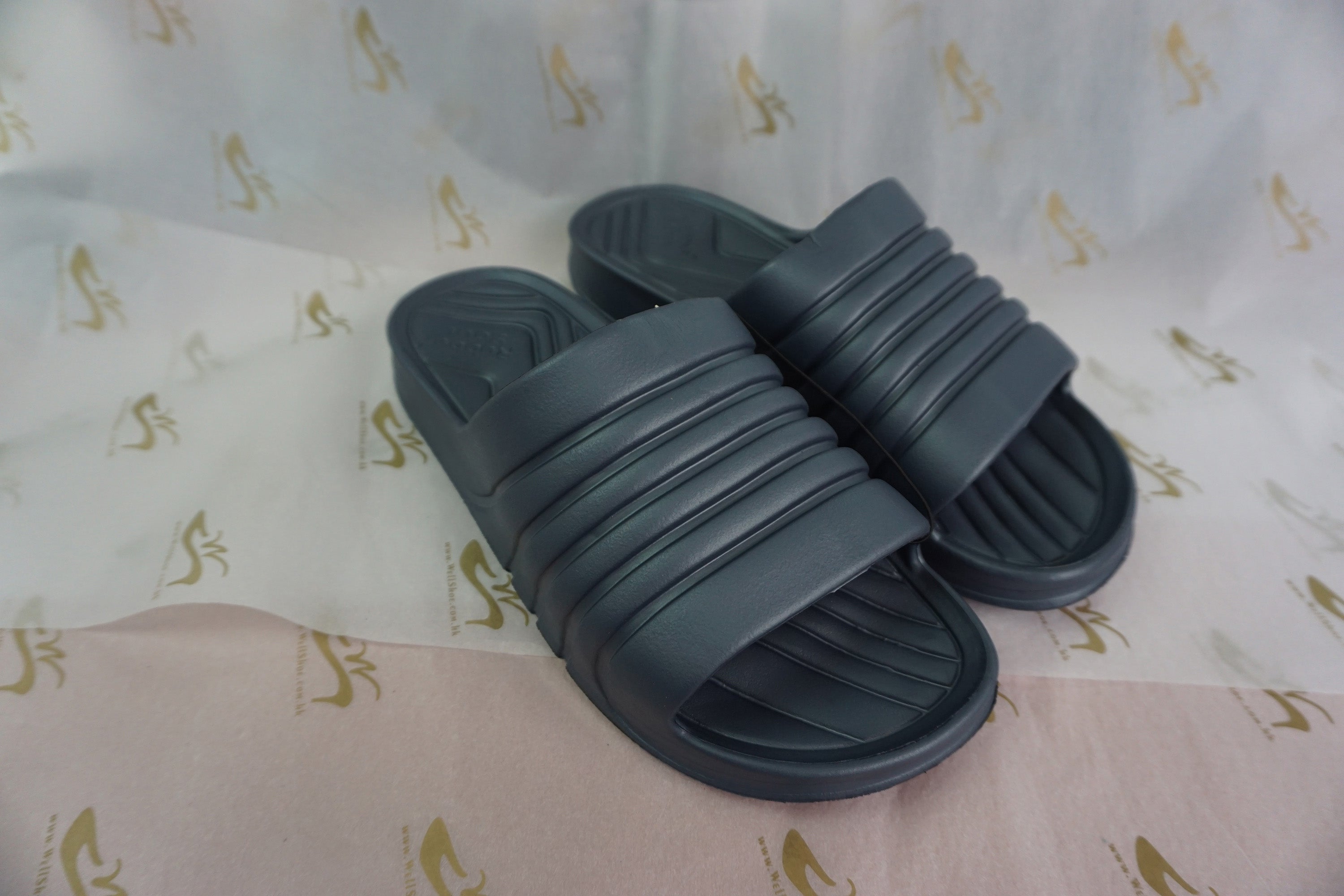 T3328 Casual Sandals (Thailand Made)-FLEX-NY-US Size: 10-偉豐鞋 WELL SHOE HK-Well Shoe-偉豐鞋-偉豐網-荃灣鞋店-Functional shoes-Hong Kong Tsuen Wan Shoe Store-Tai Wan Shoe-Japan Shoe-高品質功能鞋-台灣進口鞋-日本進口鞋-High-quality shoes-鞋類配件-荃灣進口鞋-香港鞋店-優質鞋類產品-水靴-帆布鞋-廚師鞋-香港鞋品牌-Hong Kong Shoes brand-長者鞋-Hong Kong Rain Boots-Kitchen shoes-Cruthes-Slipper-Well Shoe Hong Kong-Anello-Arriba-休閒鞋-舒適鞋-健康鞋-皮鞋-Healthy shoes-Leather shoes-Hiking shoes